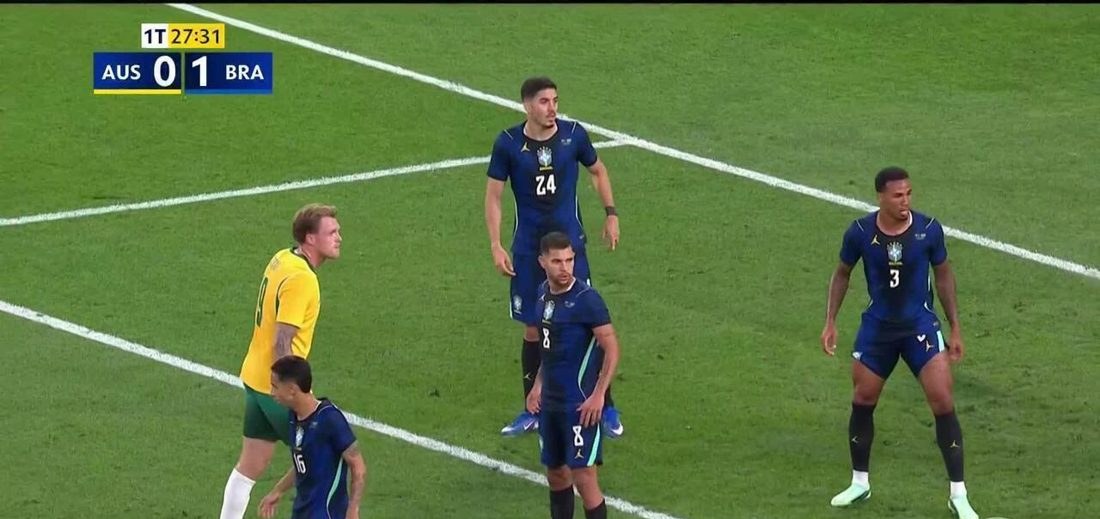 Revisão do VAR aos 27 minutos do 1º tempo envolve Alessandro Circadi (Austrália) contra Brasil