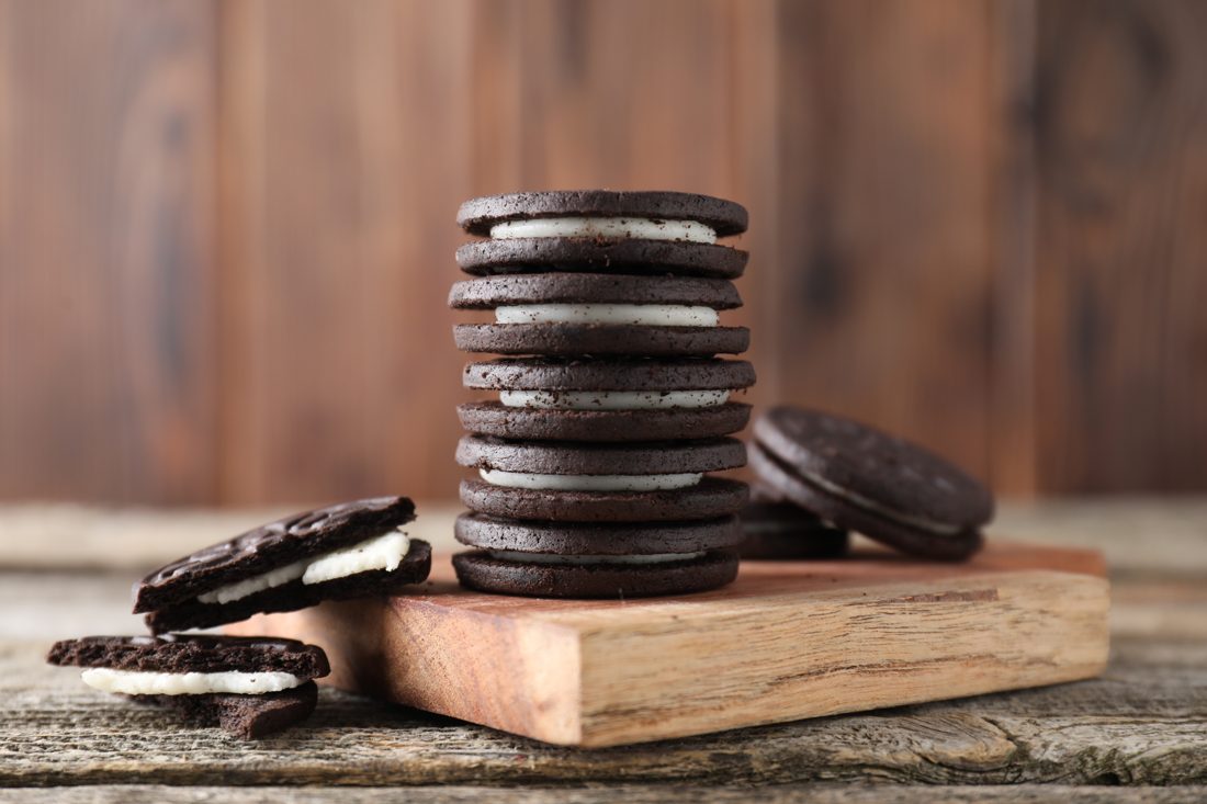 Anvisa desmente rumor de petróleo em Oreo e explica uso de hexano na produção
