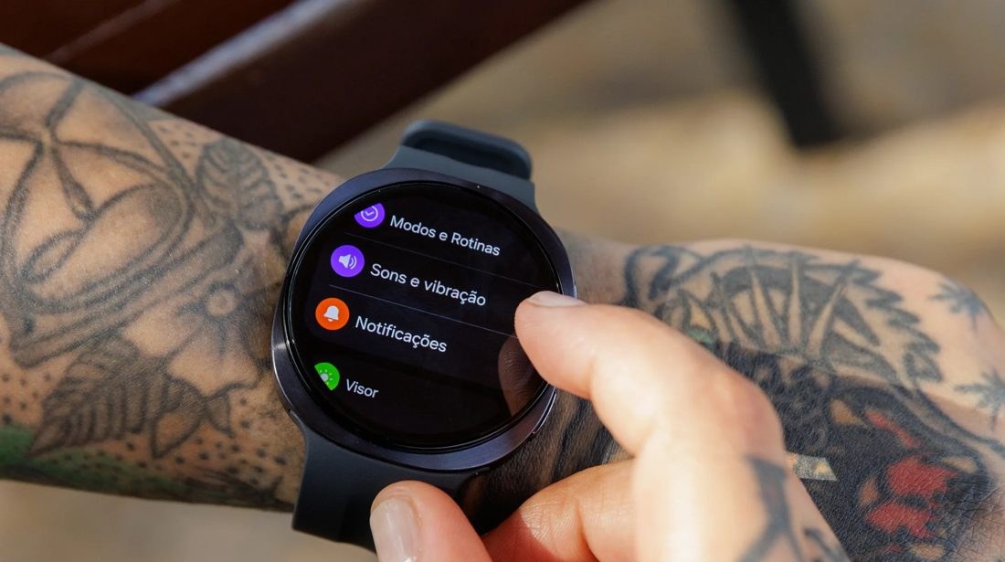Galaxy Watch 9: conforto aprimorado e upgrades modestos mantêm a linha Samsung competitiva