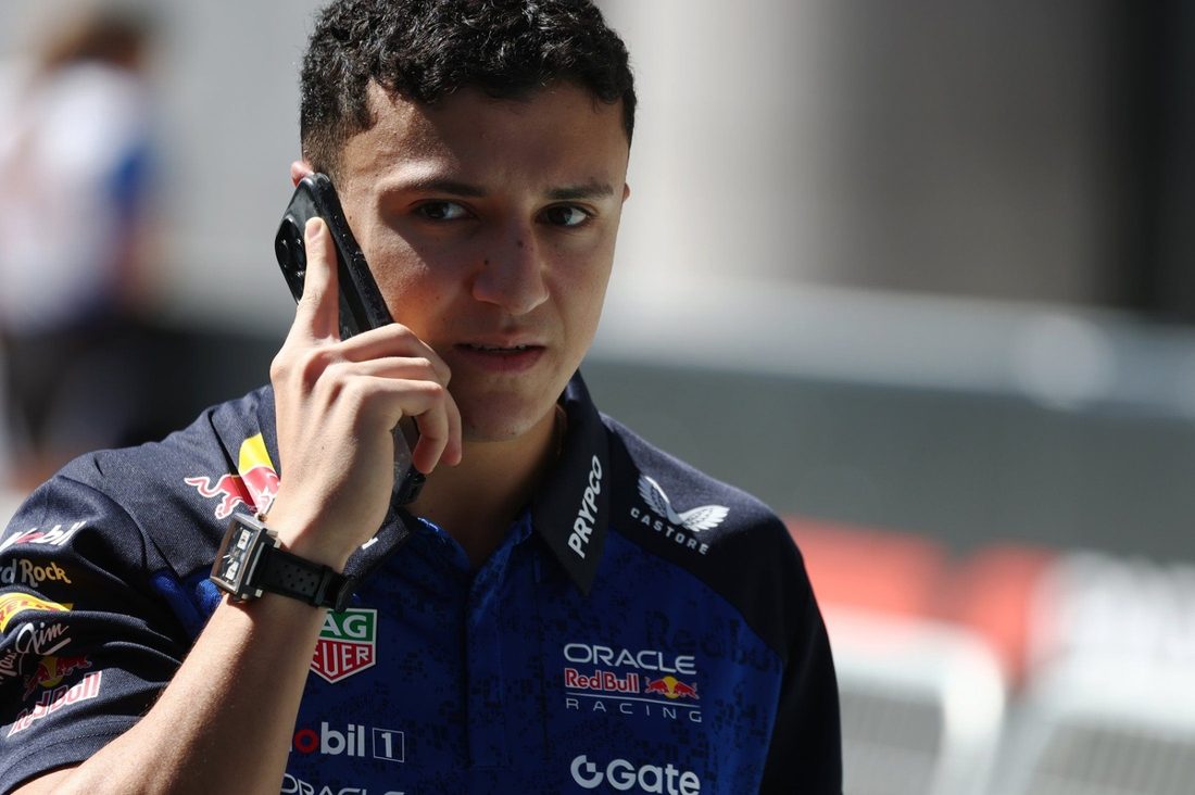 Red Bull mira retorno de Isack Hadjar ao GP do Azerbaijão após lesão no punho