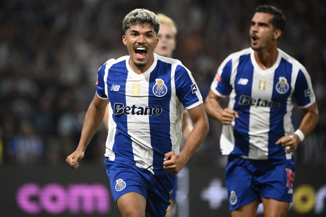 Porto vira contra Moreirense e mantém aproveitamento perfeito no Campeonato Português