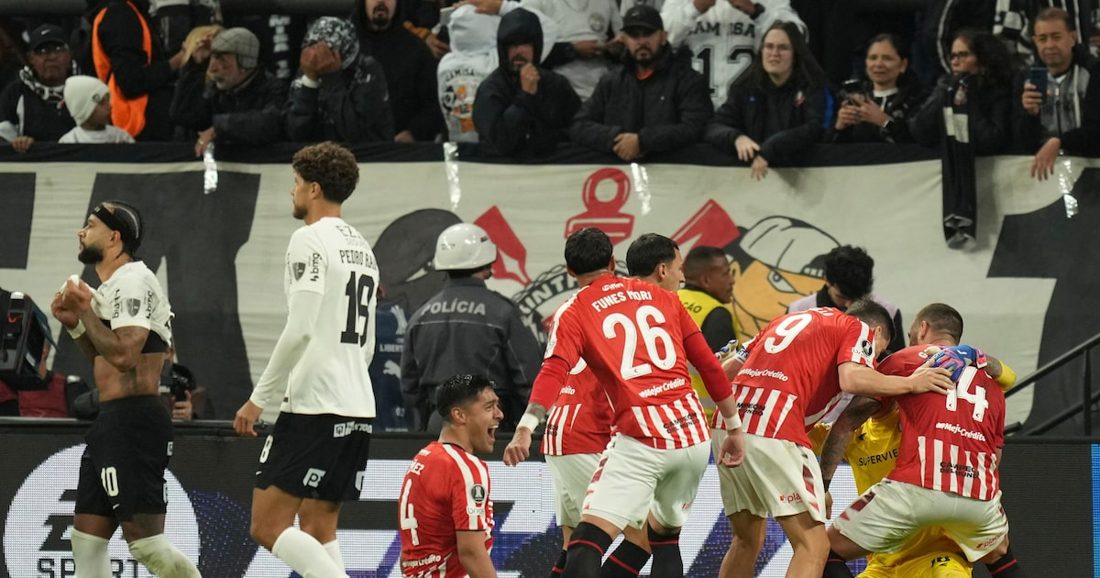 Corinthians tem noite de drama na Libertadores e sai eliminado pelo Estudiantes
