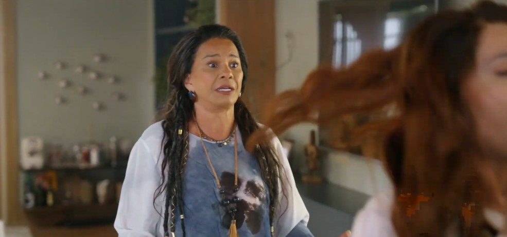 Solange Couto interpreta mãe de Rodrigo Sant’Anna em cena inédita de 'Socorro! Minha Babá Tirou Férias'