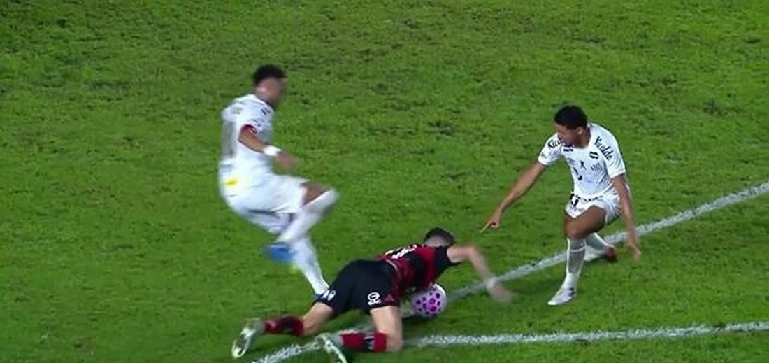 CBF divulga áudio do VAR que confirmou pênalti e expulsão de Jorginho no empate Santos × Flamengo (2 x 2)