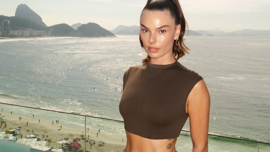Isis Valverde revela os desafios de esconder a grande tatuagem nas filmagens