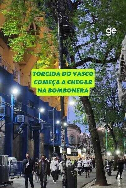 Torcedores do Vasco começam a chegar na Bombonera