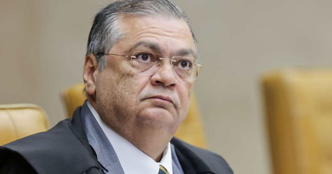 Ministro Dino critica decisão do TSE e envia recado a Mendonça e Fux após reversão de postagem de Antônio Tabet