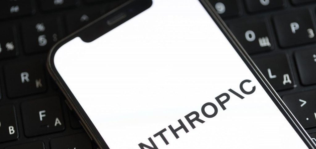 Anthropic propõe lei que obriga desligamento de IAs perigosas