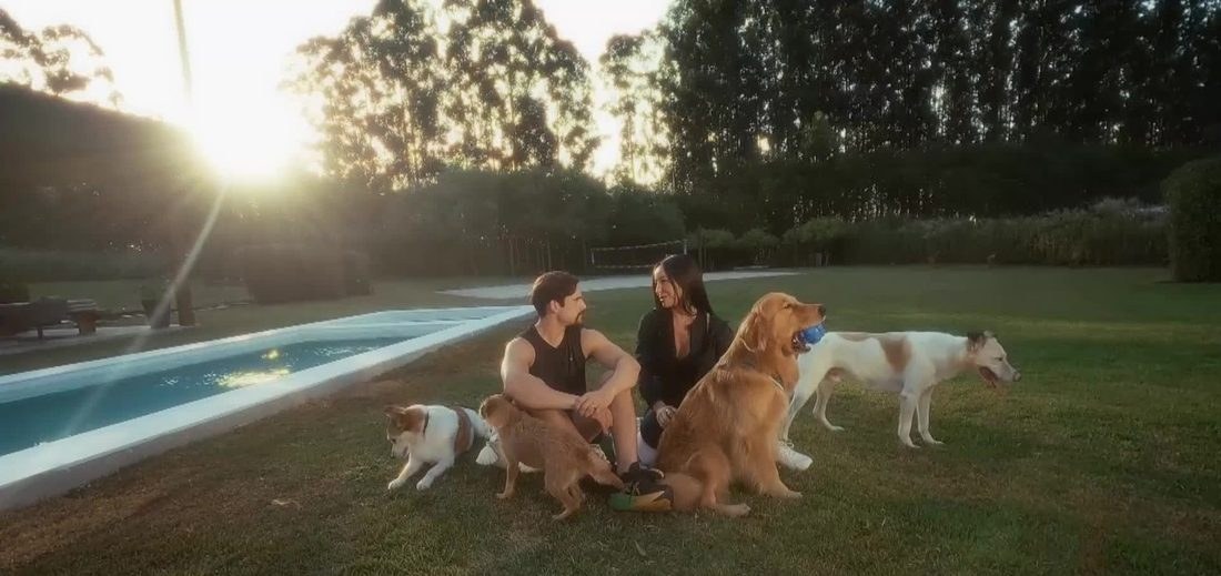 Sabrina Sato e Nicolas Prattes adotam cadelinha Belinha enquanto enfrentam luto pela perda do bebê