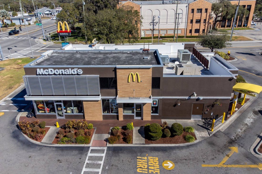 Ações do McDonald’s despencam quase 31% e consumidores reclamam da alta do Big Mac