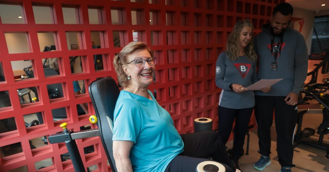 Especialistas revelam táticas eficazes para incentivar pais idosos a praticar exercícios