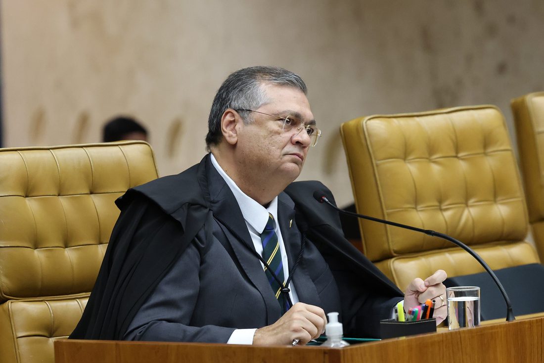 Gilmar Mendes aceita sugestão de Dino e propõe adiamento de julgamento sobre relatório da PF envolvendo Moraes