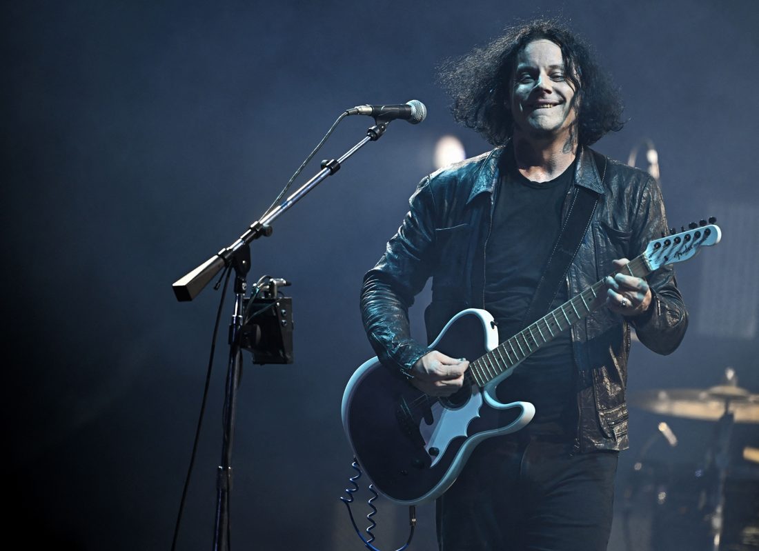 Jack White reúne The Raconteurs em show em Nashville